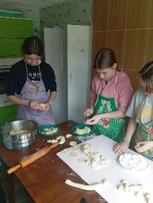 Хліб єднає покоління: заходи до Всесвітнього дня хліба у Новомар’ївській громаді